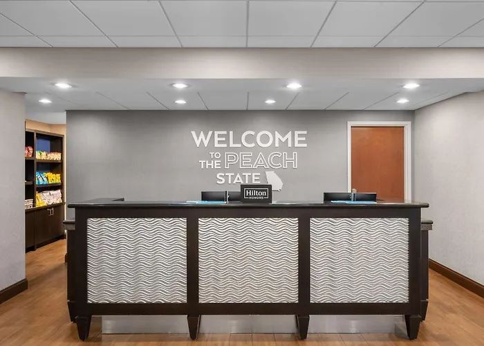 Hotel with pool: Hampton Inn Atlanta Mcdonough