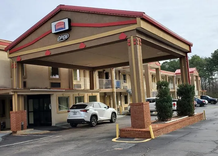 Cheap hotel: Fairbridge Inn & Suites
